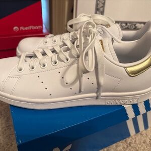 Women’s Adidas Stan Smith White and Gold sz 8